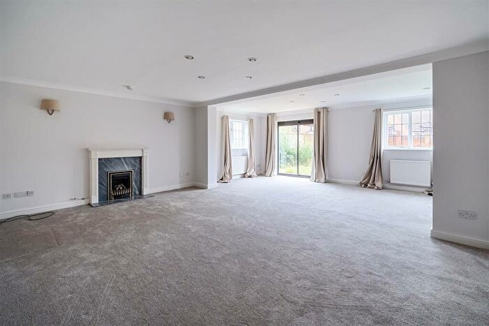 5 Bedroom Detached House To Rent In Manse Gardens, Cheltenham, GL51