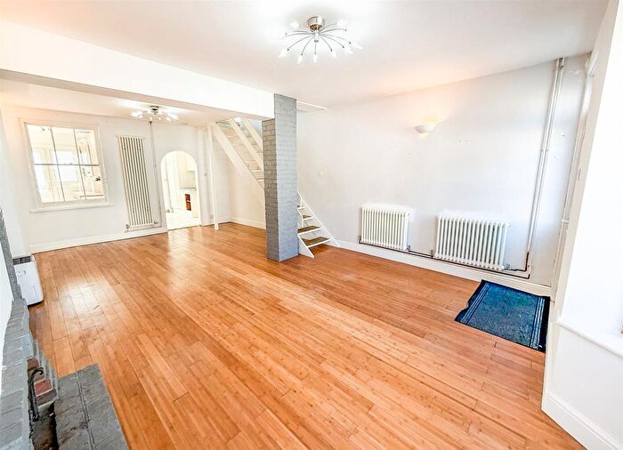 2 Bedroom Property For Sale In Lower Denmark Road, Ashford, TN23