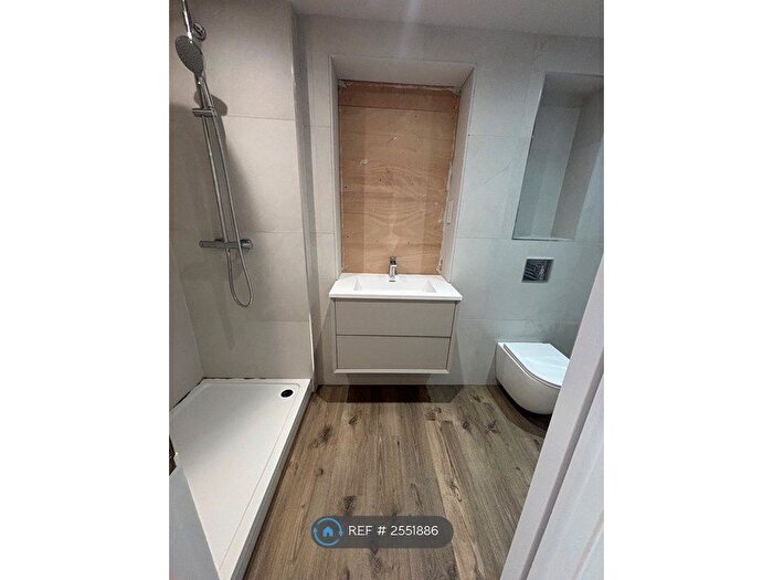 2 Bedroom Flat To Rent In Chatsworth Road, East Croydon, CR0