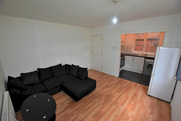 1 Bedroom Flat To Rent In Woodland Avenue, Stoneygate, Leicester, LE2