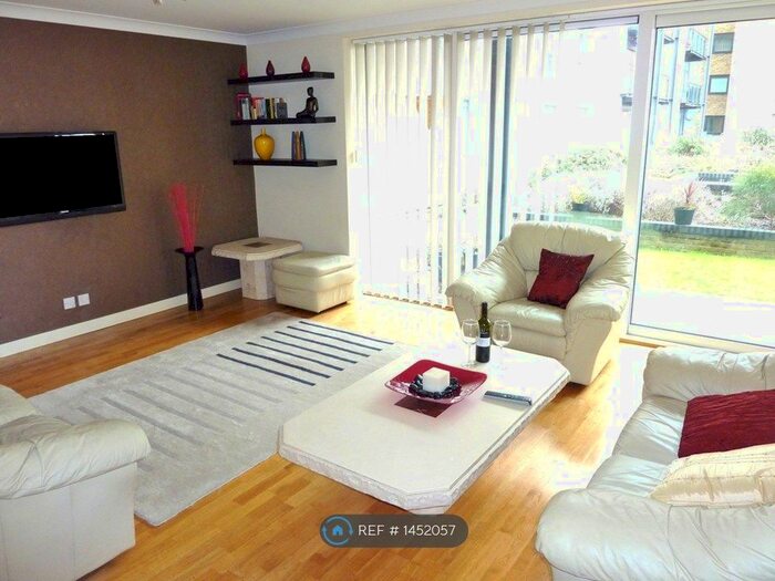 3 Bedroom Flat To Rent In Boardwalk Place, London, E14