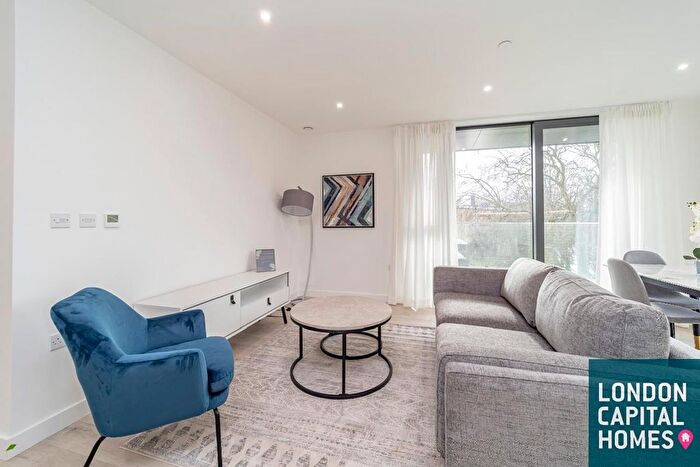 2 Bedroom Flat To Rent In Coster Avenue, Hackney, N4