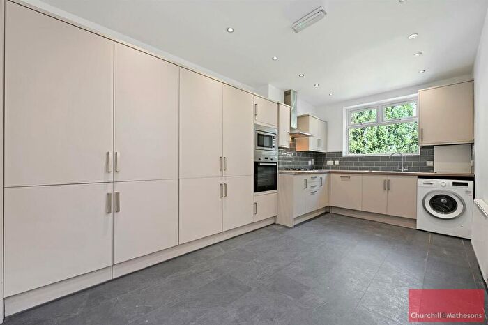 5 Bedroom House To Rent In Park Avenue, Barking, IG11