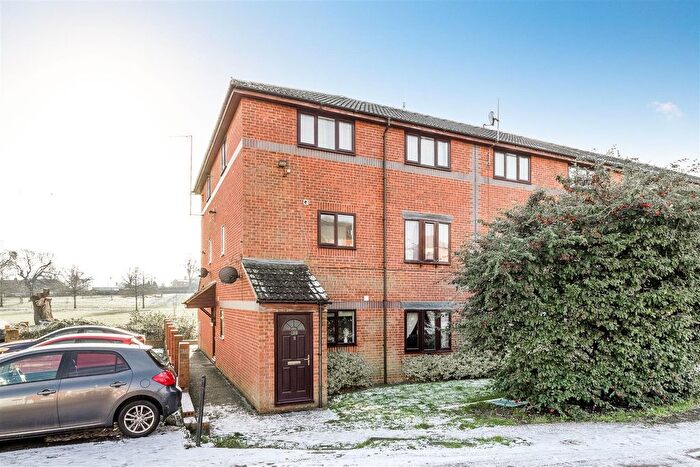 3 Bedroom Flat To Rent In Fields View, Wellingborough, NN8