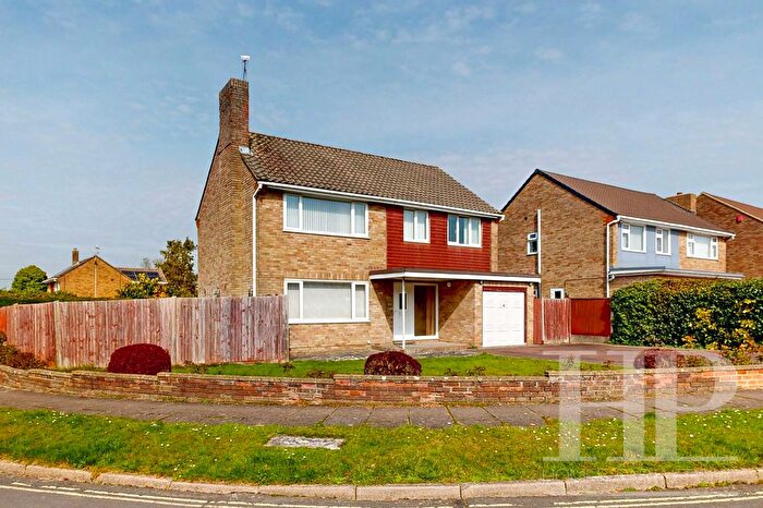 4 Bedroom Detached House For Sale In Eastwood, Crawley, RH10