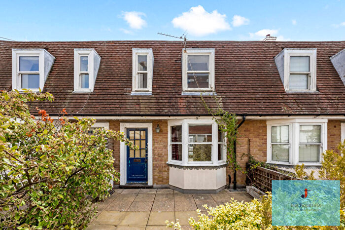 2 Bedroom Maisonette For Sale In Dukes Lane, Brighton, BN1