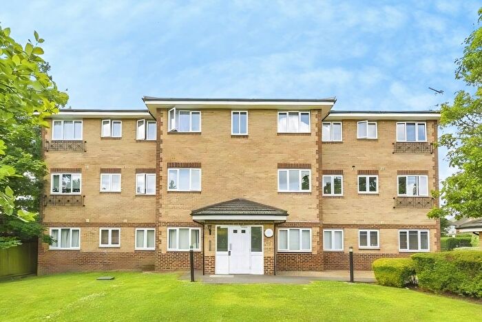 2 Bedroom Flat To Rent In Honeypot Lane, Stanmore, HA7