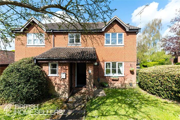 1 Bedroom Flat For Sale In Hunts Farm Close, Borough Green, Sevenoaks, Kent, TN15