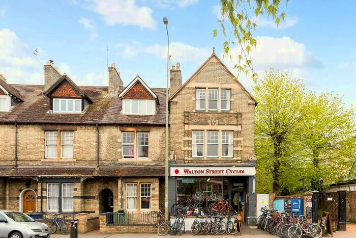2 Bedroom Maisonette To Rent In Walton Street, Oxford, Oxfordshire, OX2