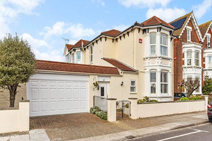 5 Bedroom Detached House For Sale In Craneswater Avenue, Southsea, PO4
