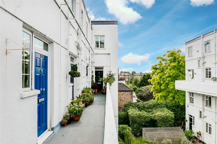 3 Bedroom Maisonette To Rent In Grove Road, London, SW13