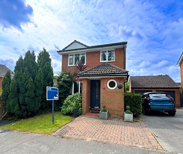 3 Bedroom Detached House For Sale In Bridle Way, Wimborne, BH21