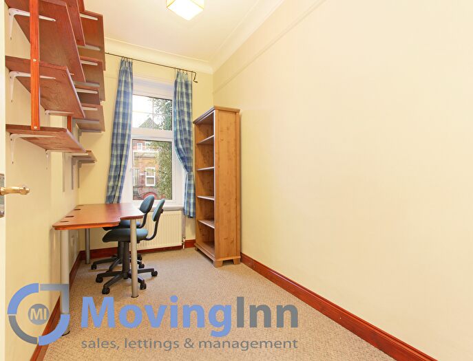 2 Bedroom Flat To Rent In Kingsmead Road, Tulse Hill, SW2