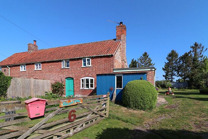 2 Bedroom Cottage For Sale In Common Lane, Gayton Thorpe, King's Lynn, Norfolk, PE32