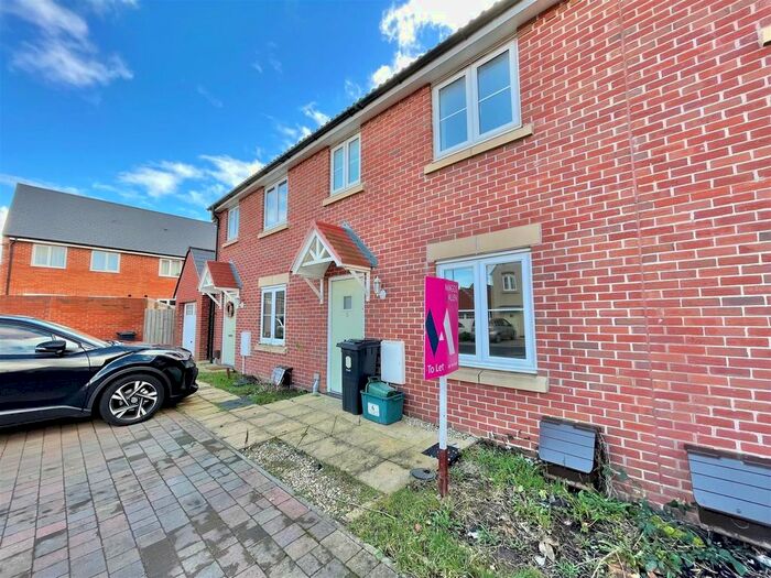 3 Bedroom End Of Terrace House To Rent In Wallflower Close, Lyde Green, Bristol, BS16