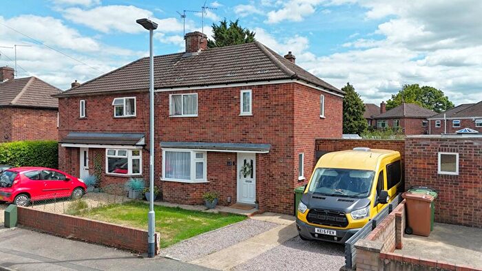 3 Bedroom Semi-Detached House For Sale In Lindsey Close, Walton, Peterborough, PE4