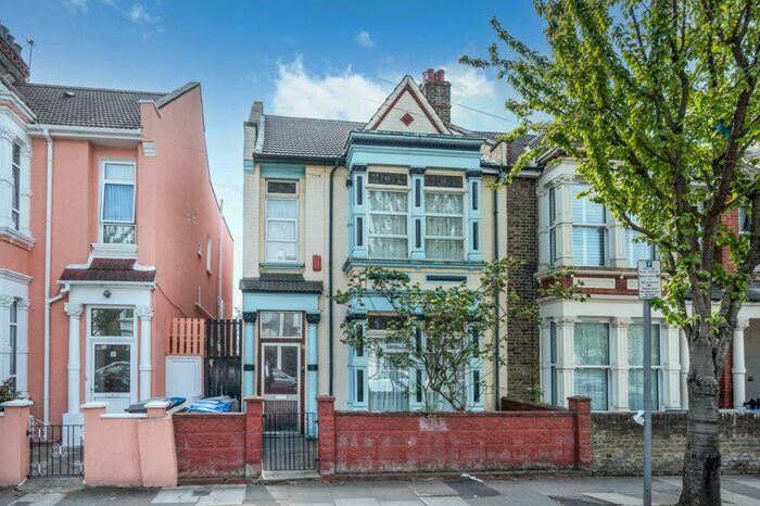 6 Bedroom House To Rent In Caple Road, Harlesden, London, NW10