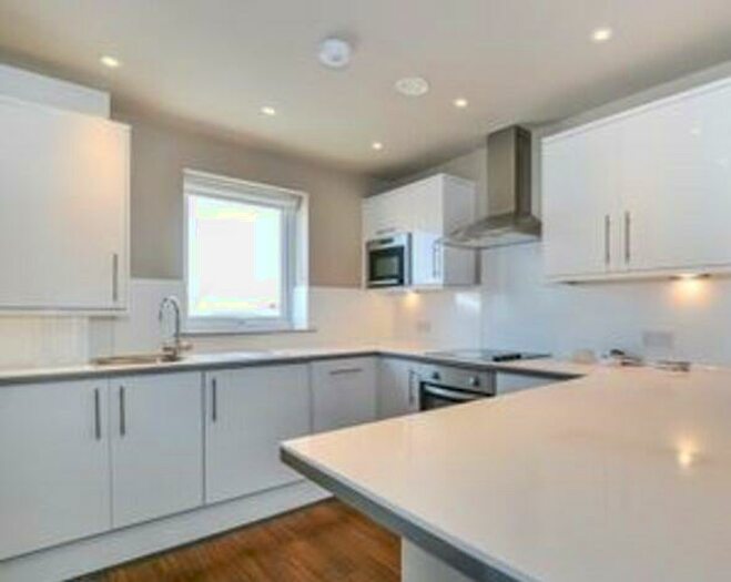 2 Bedroom Flat To Rent In Emerald House, New Malden, New Malden, Surrey, KT3