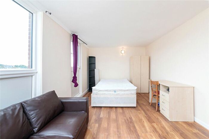 3 Bedroom Apartment To Rent In Crayford Road, London, N7