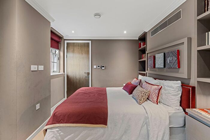 3 Bedroom Flat For Sale In New Cavendish Street, London, W1W - Photo 7