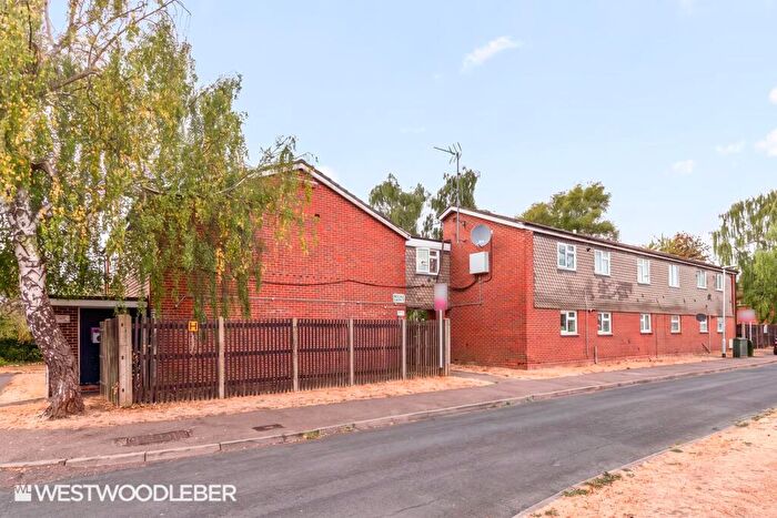 2 Bedroom Flat For Sale In Ditchfield Road, Hoddesdon, EN11