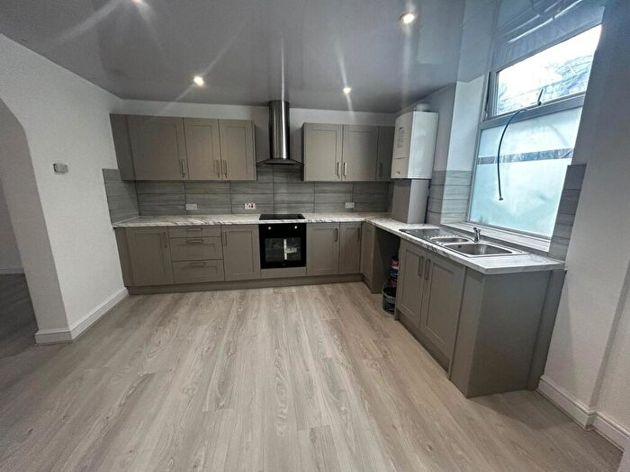 4 Bedroom Terraced House To Rent In Manchester Road, Mossley, OL5