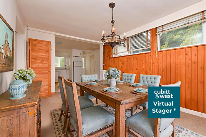 2 Bedroom Chalet For Sale In Laglands Close, Reigate, Surrey, RH2
