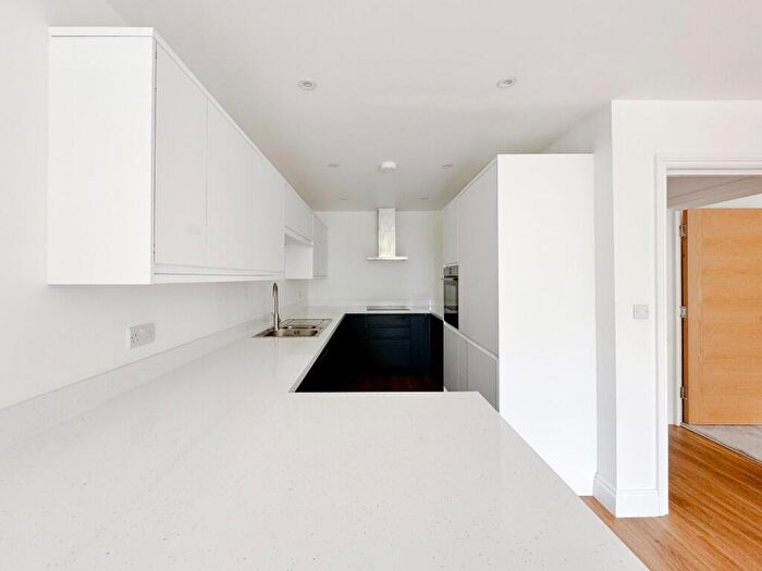 2 Bedroom Flat To Rent In - St Albans Avenue, Queens Park, Bournemouth, BH8