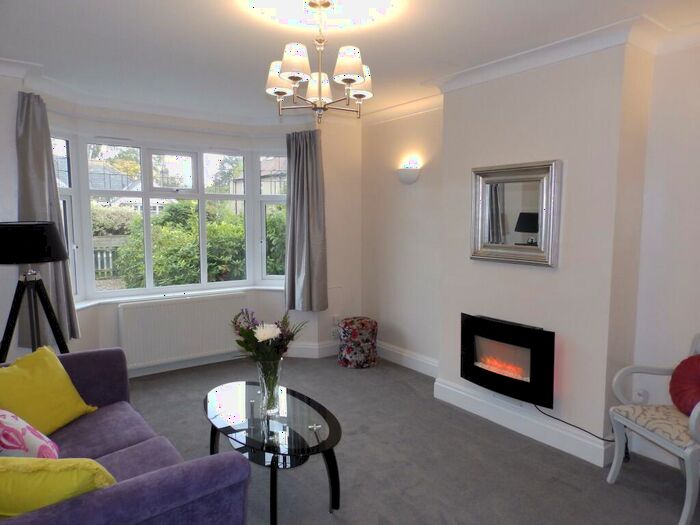 2 Bedroom Flat To Rent In Westcombe Avenue, Leeds, West Yorkshire, LS8