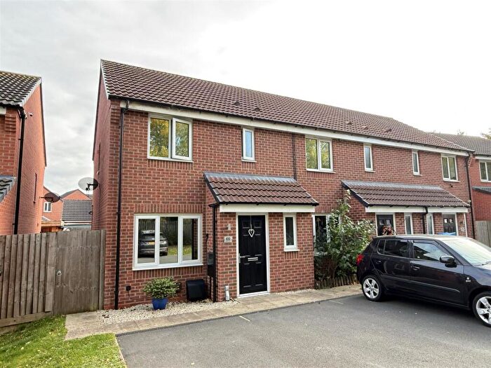 3 Bedroom Town House For Sale In Upton Drive, Burton-On-Trent, DE14