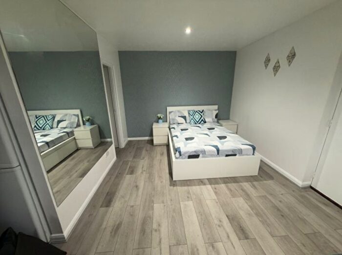 Studio To Rent In Brendon Close, Hayes, UB3