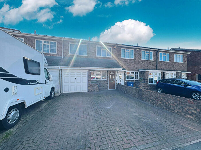 3 Bedroom Terraced House For Sale In Giffordside, Chadwell St Mary, RM16