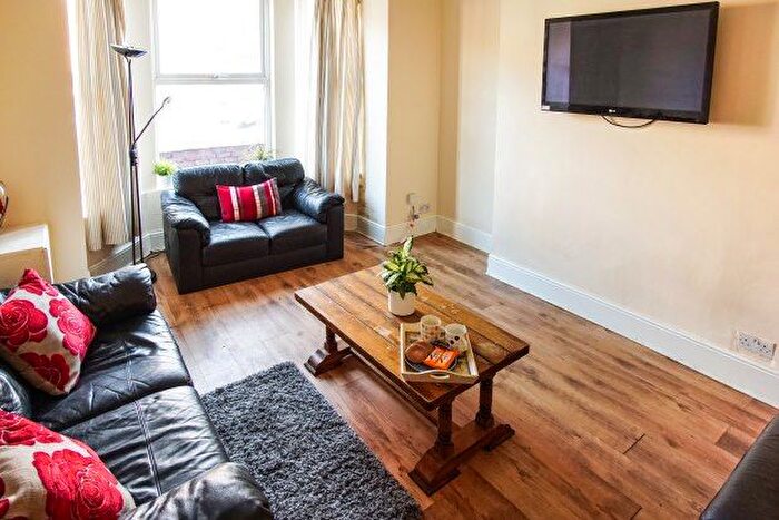 8 Bedroom Property To Rent In Granville Road, Manchester, M14