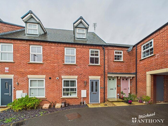 3 Bedroom Town House For Sale In Heron Road, Leighton Buzzard, Bedfordshire, LU7