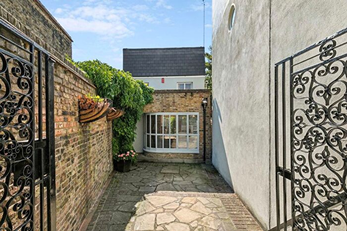 3 Bedroom Property For Sale In Devonshire Passage, Chiswick, W4