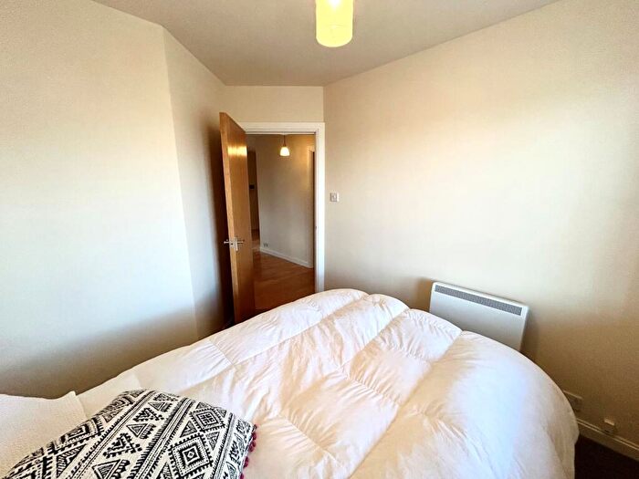 2 Bedroom Apartment To Rent In Adventurers Quay, Cardiff, CF10