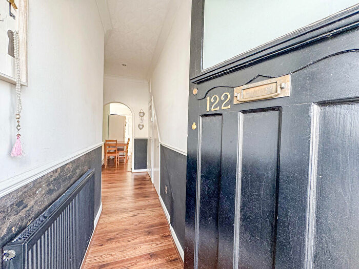 1 Bedroom Flat For Sale In Central Avenue, Southend-on-Sea, SS2