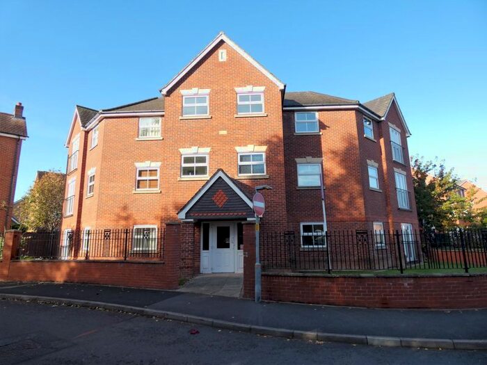 2 Bedroom Flat To Rent In Newton Square, Bromsgrove, B60