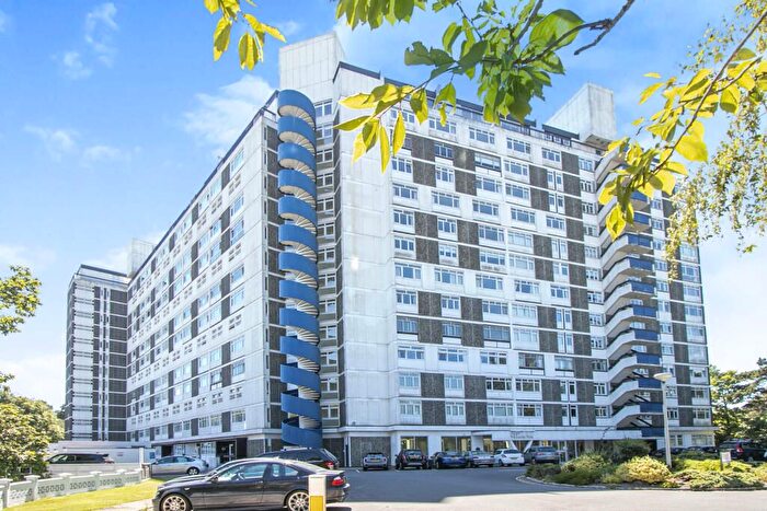 4 Bedroom Flat To Rent In West Cliff Road Admirals Walk, Bournemouth, BH2