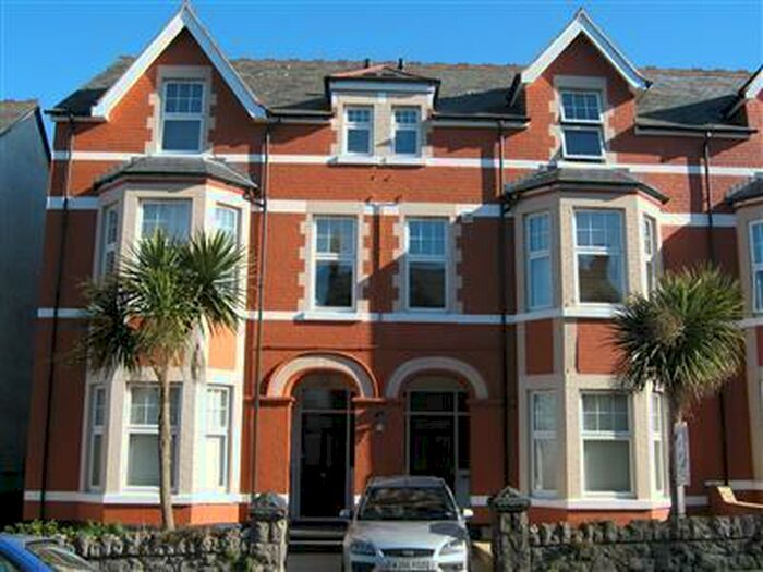 2 Bedroom Apartment To Rent In Hawarden Road, Colwyn Bay, LL29