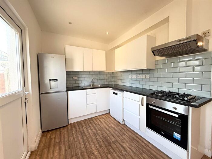 4 Bedroom End Of Terrace House To Rent In Exeter Road, N9