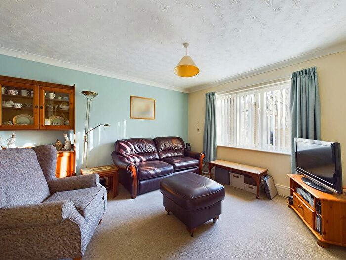 2 Bedroom Apartment For Sale In Village Court, Whitley Bay, NE26