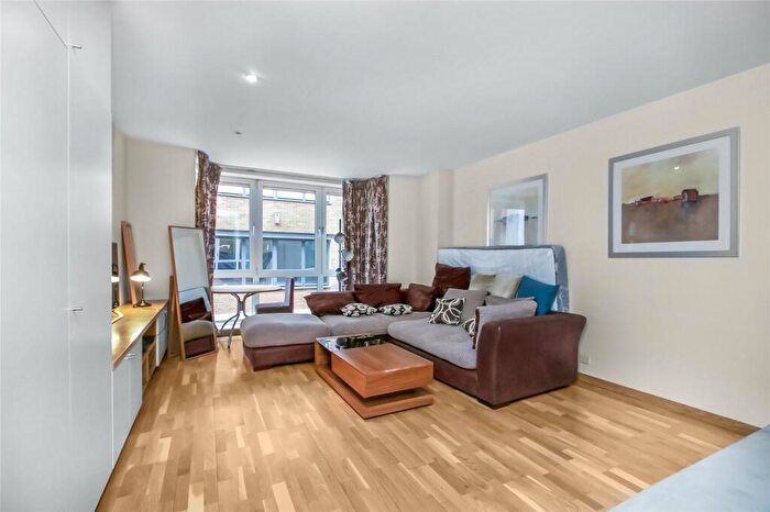 Apartment To Rent In Hosier Lane, London, EC1A