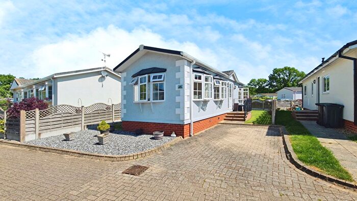 2 Bedroom Mobile/park Home For Sale In Takeley Park, Takeley Park, CM22