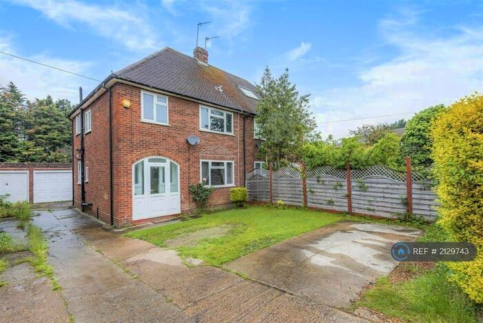 3 Bedroom Semi-Detached House To Rent In Ickenham Road, Ruislip, HA4