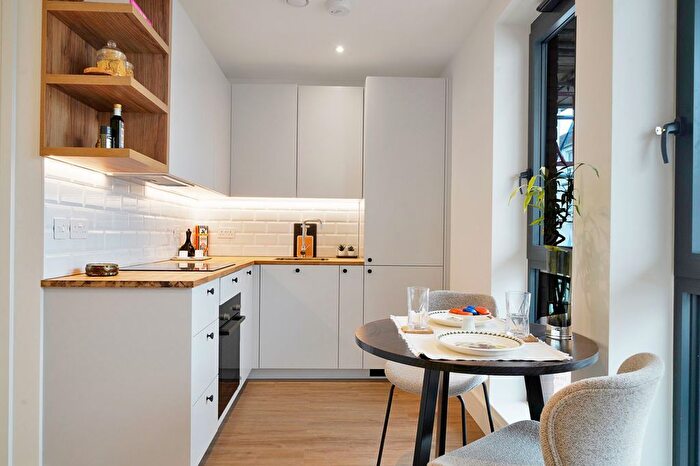 Studio To Rent In Albion Street, London, SE16