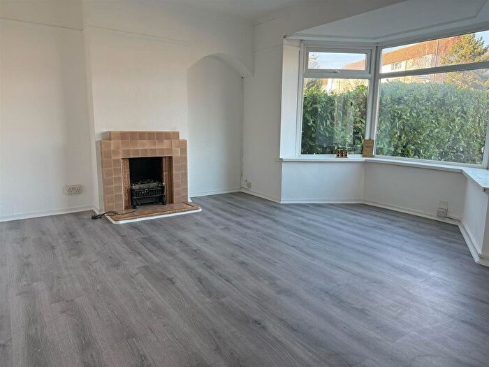 5 Bedroom Property To Rent In Cranford Lane, Hounslow, TW5