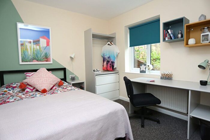 6 Bedroom Semi-Detached House To Rent In Manton Road, Brighton, BN2