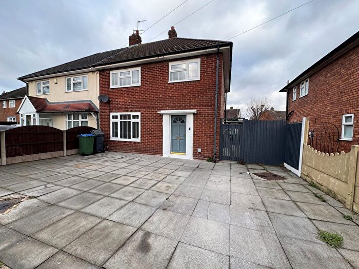 3 Bedroom Semi Detached House To Rent In Hawthorn Road, Wednesbury, WS10