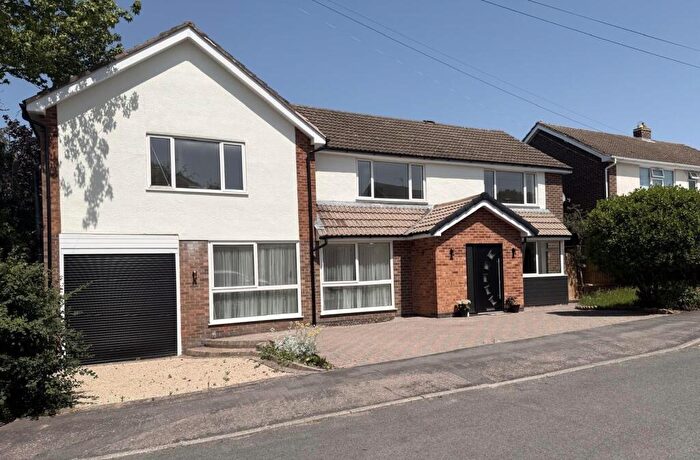 6 Bedroom Detached House For Sale In Ashton Close, Oadby, Leicester, LE2